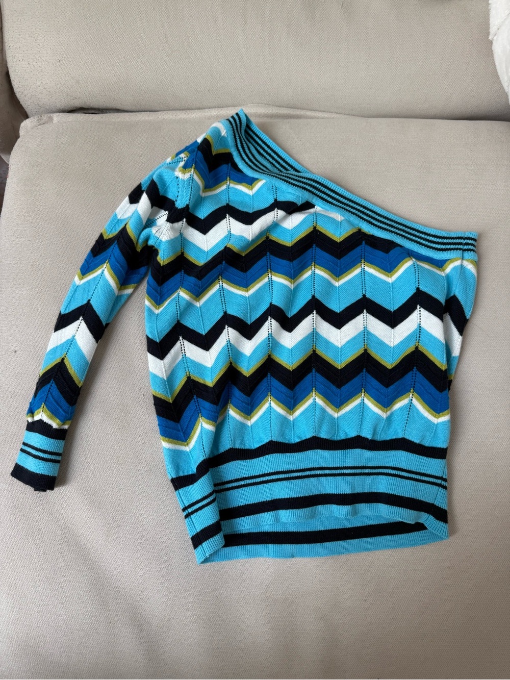 Minnie Rose Off-Shoulder Chevron Stripe Sweater - Blue, Black, White